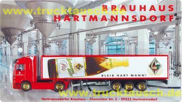 Hartmannsdorfer mit liegender Flasche und Logo